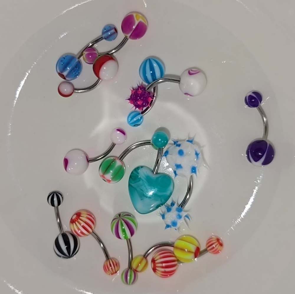 Random Multicolored Bellybutton Rings